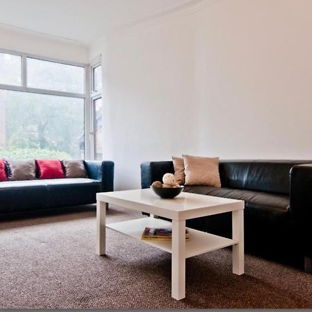Budget Double Room Close To Leeds University And City Centre المظهر الخارجي الصورة
